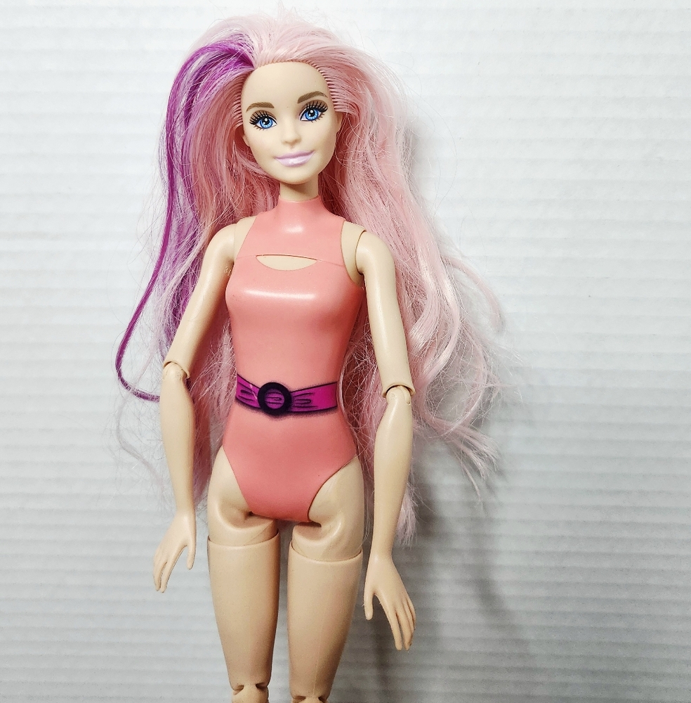 Barbie - Picture 2 of 8